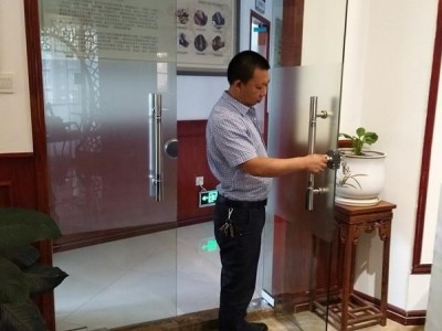 深圳办公室玻璃隔断 玻璃门密码锁玻璃门刷卡考勤玻璃门
